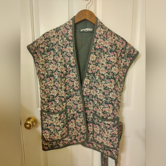 Self Contrast Lacey Quilted Vest - M - Picture 8 of 10